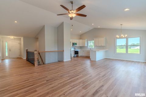 Tiny photo for 941 9TH Avenue N, Clinton, IA 52732 (MLS # QC4257620)