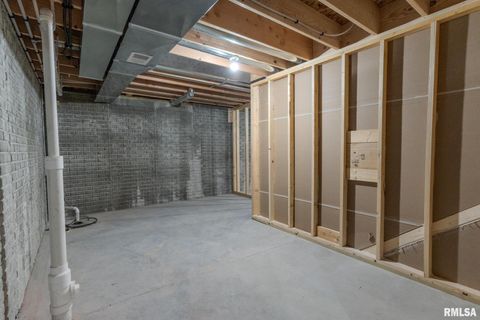 Tiny photo for 941 9TH Avenue N, Clinton, IA 52732 (MLS # QC4257620)