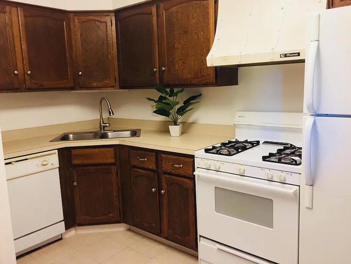 2 N Parkside Court 2
