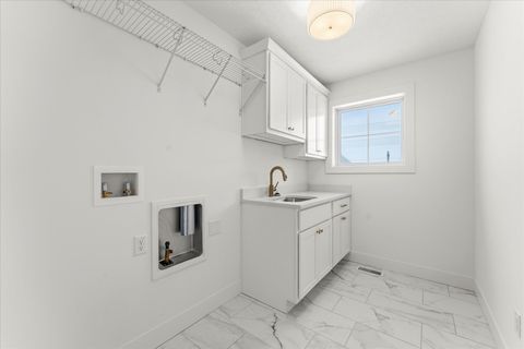 Tiny photo for 1403 Ravenwood Drive, Mahomet, IL 61853 (MLS # 12529968)