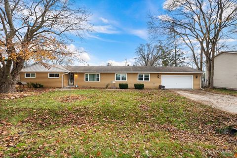 Photo of 7207 Hiawatha Drive, Wonder Lake, IL 60097 (MLS # 12522690)