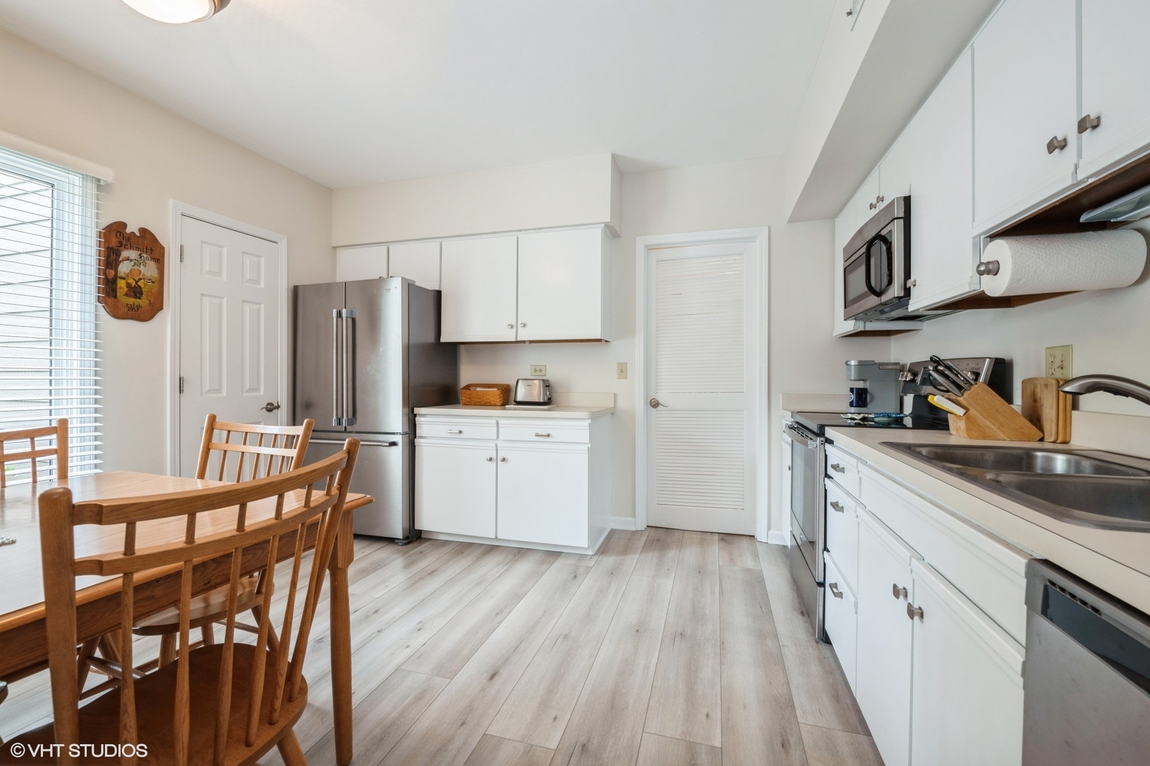 1323 Downs Parkway 0