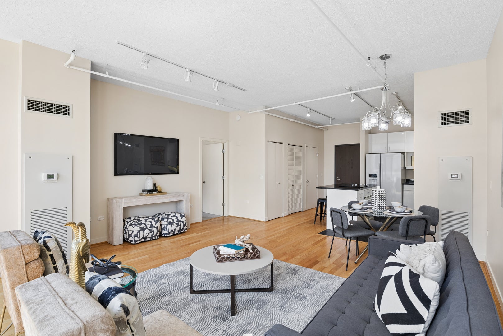 737 W Washington Boulevard 806