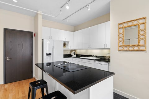 Tiny photo for 737 W Washington Boulevard #806, Chicago, IL 60661 (MLS # 12676070)