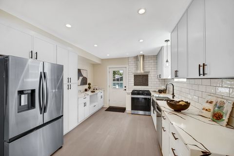 Tiny photo for 3417 Oak Avenue, Brookfield, IL 60513 (MLS # 12467814)