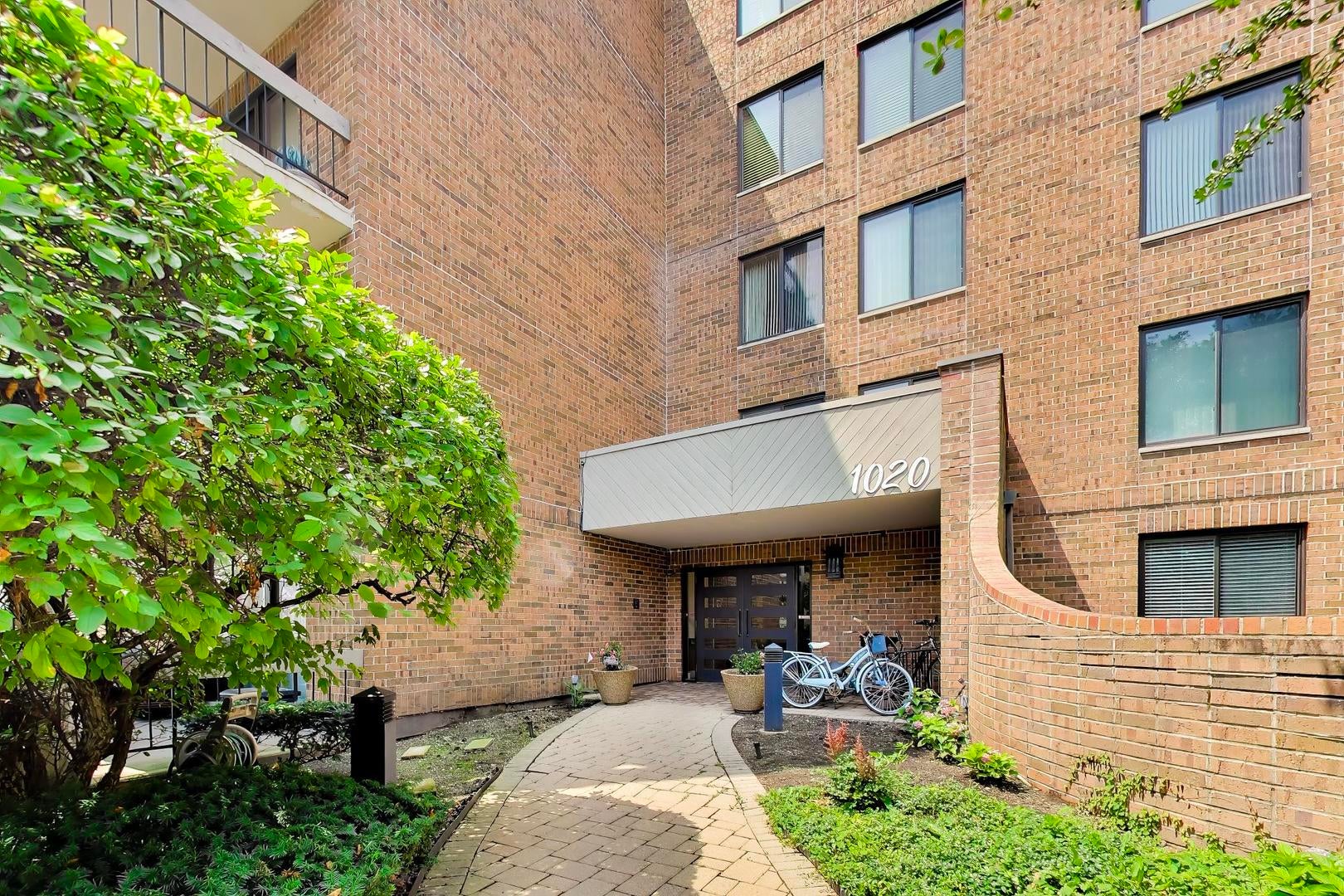 1020 N Harlem Avenue 2F
