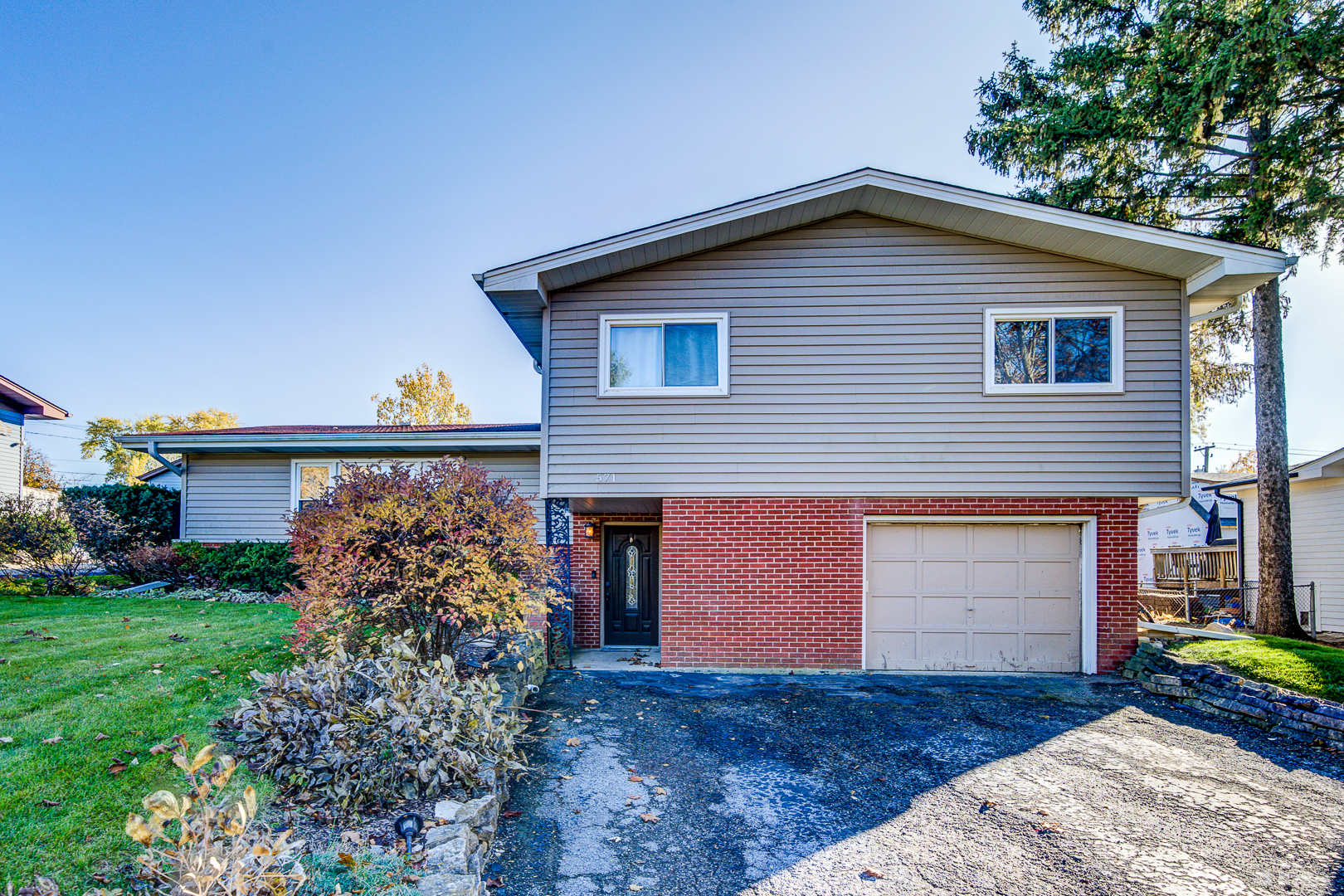 571 Hitchcock Avenue