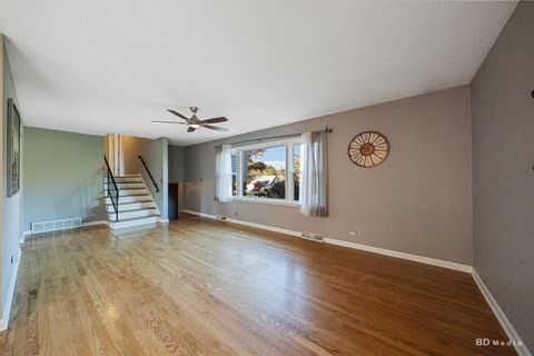 Tiny photo for 571 Hitchcock Avenue, Lisle, IL 60532 (MLS # 12505508)