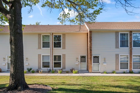 Photo of 1910 HUNTINGTON Boulevard, Hoffman Estates, IL 60169 (MLS # 12763153)
