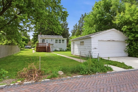 Tiny photo for 127 S Lincoln Street, Westmont, IL 60559 (MLS # 12494356)