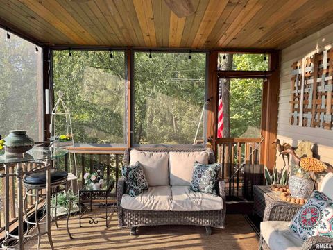 Tiny photo for 102 5TH Street #6, Fulton, IL 61252 (MLS # QC4267269)