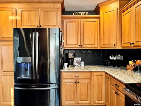 Tiny photo for 102 5TH Street #6, Fulton, IL 61252 (MLS # QC4267269)