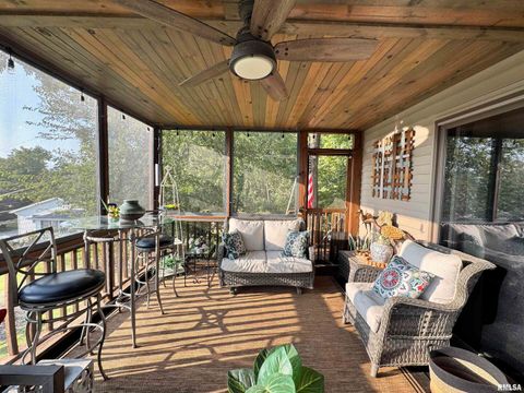 Tiny photo for 102 5TH Street #6, Fulton, IL 61252 (MLS # QC4267269)