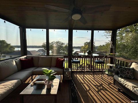 Tiny photo for 102 5TH Street #6, Fulton, IL 61252 (MLS # QC4267269)