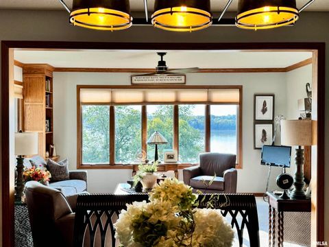 Tiny photo for 102 5TH Street #6, Fulton, IL 61252 (MLS # QC4267269)