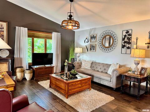 Tiny photo for 102 5TH Street #6, Fulton, IL 61252 (MLS # QC4267269)