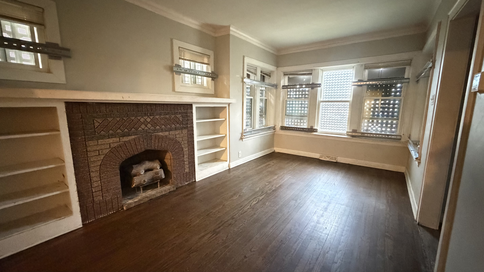 435 E 88th Place