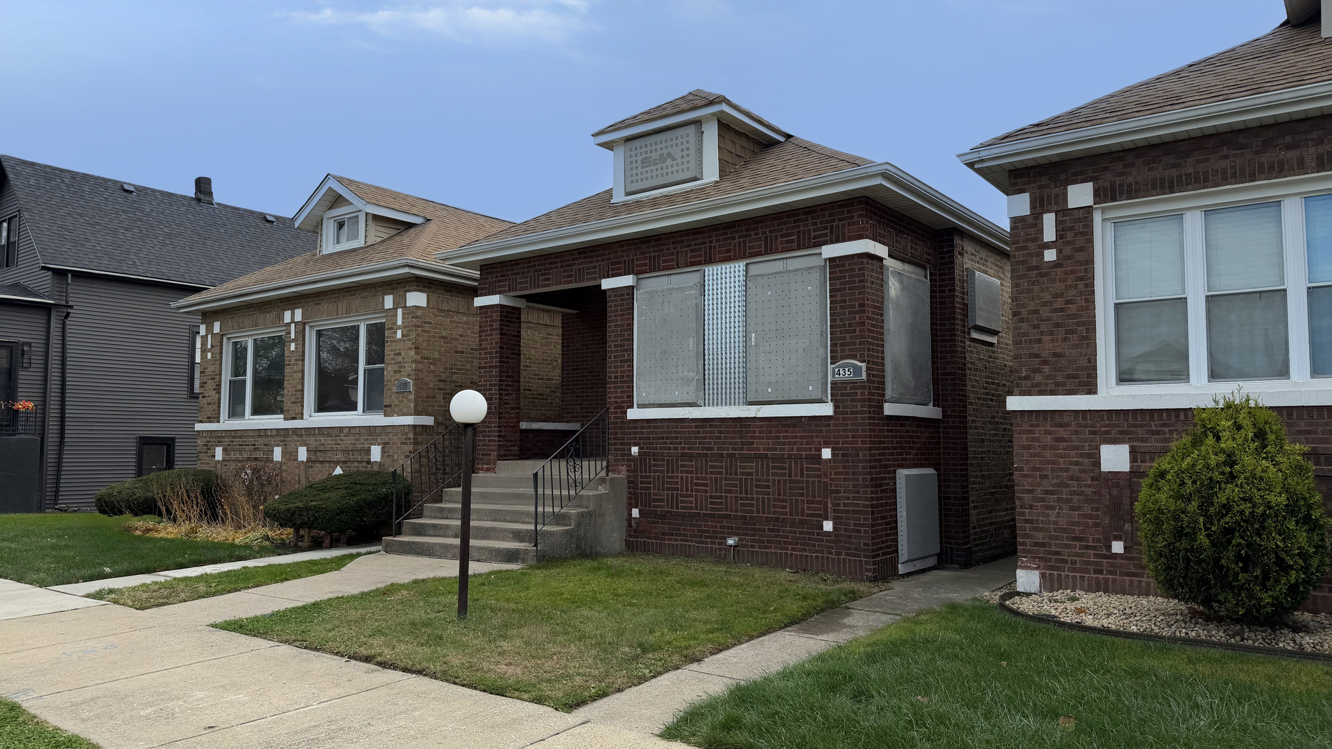 435 E 88th Place