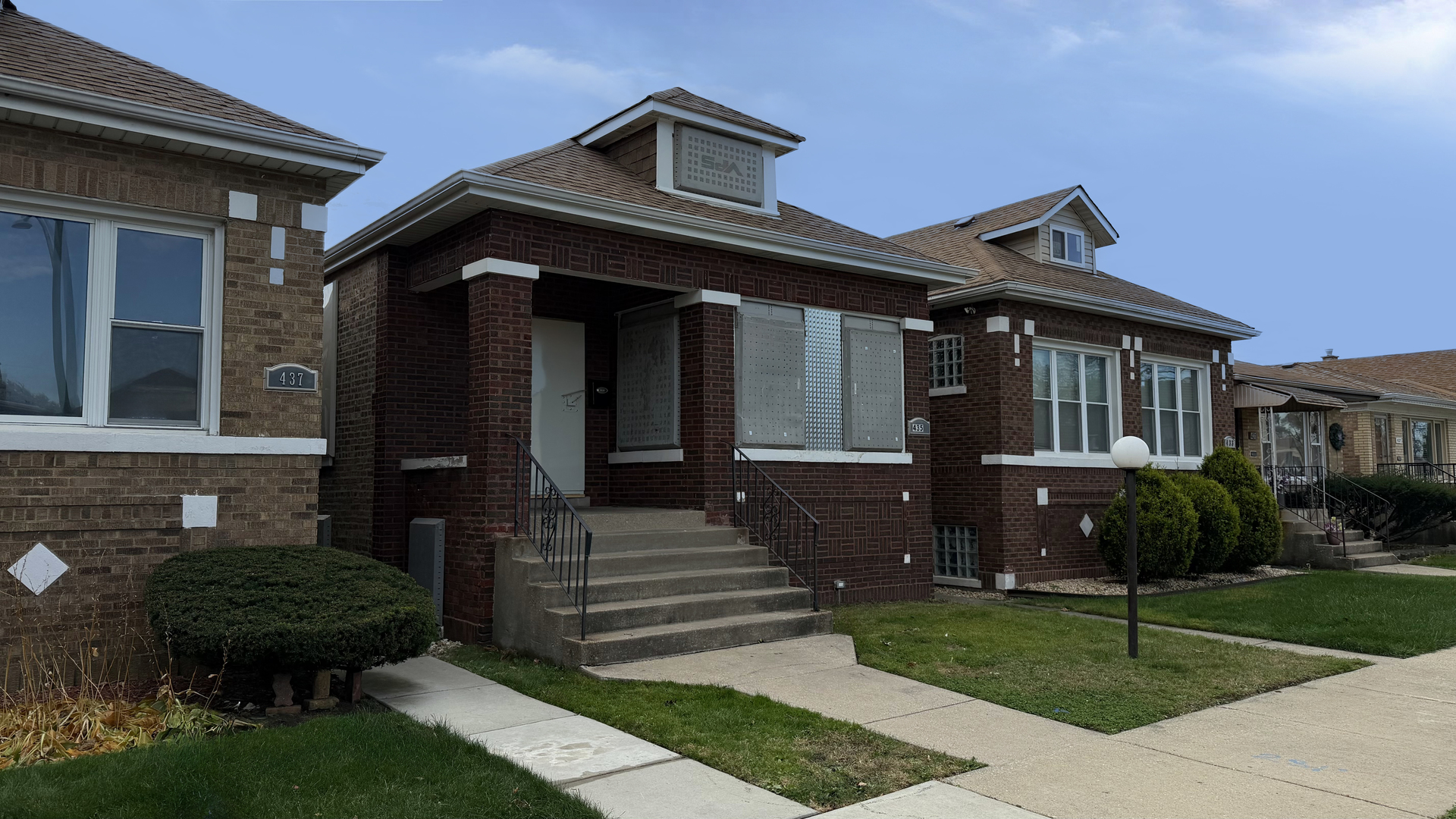435 E 88th Place