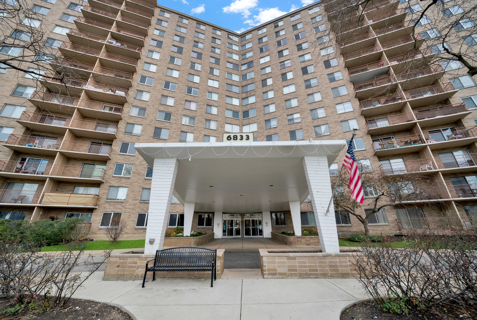 6833 N Kedzie Avenue 709