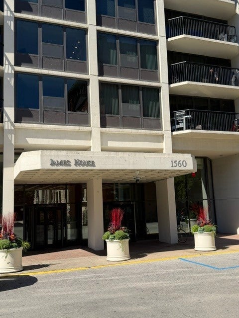 Tiny photo for 1560 N Sandburg Terrace #2808J, Chicago, IL 60614 (MLS # 12770548)