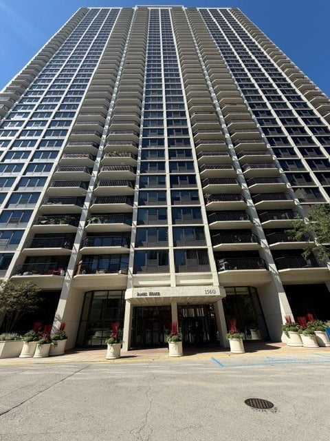 Photo of 1560 N Sandburg Terrace #2808J, Chicago, IL 60614 (MLS # 12770548)