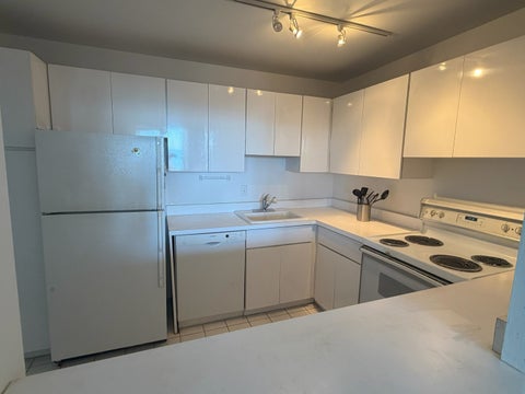 Tiny photo for 1560 N Sandburg Terrace #2808J, Chicago, IL 60614 (MLS # 12770548)