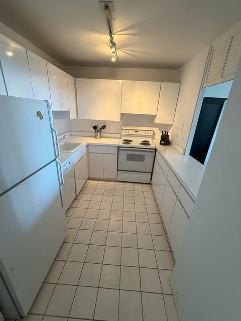 Tiny photo for 1560 N Sandburg Terrace #2808J, Chicago, IL 60614 (MLS # 12770548)