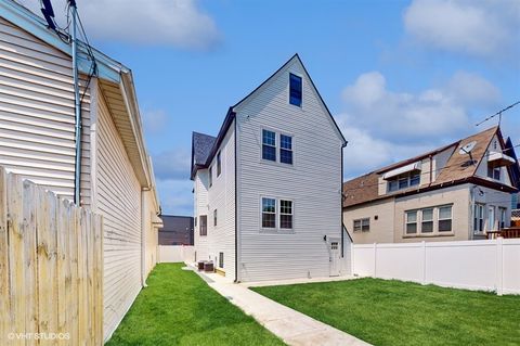 Tiny photo for 4115 N Ridgeway Avenue, Chicago, IL 60618 (MLS # 12471920)