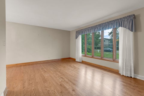 Tiny photo for 1023 S Lancaster Street, Mount Prospect, IL 60056 (MLS # 12761717)