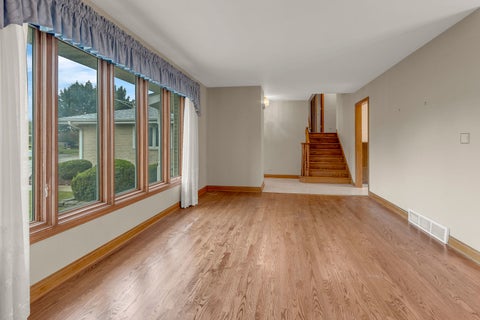Tiny photo for 1023 S Lancaster Street, Mount Prospect, IL 60056 (MLS # 12761717)
