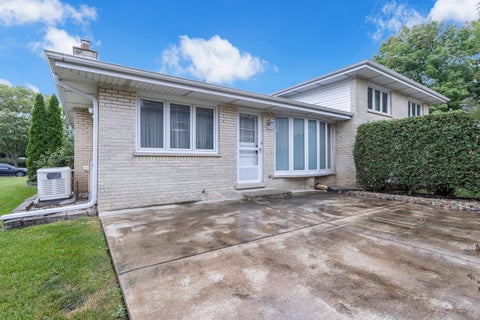 Tiny photo for 1023 S Lancaster Street, Mount Prospect, IL 60056 (MLS # 12761717)