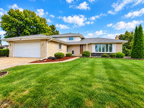 Photo of 1023 S Lancaster Street, Mount Prospect, IL 60056 (MLS # 12761717)