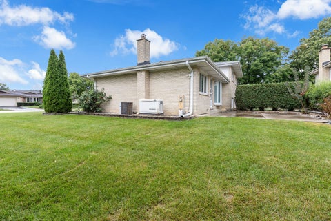 Tiny photo for 1023 S Lancaster Street, Mount Prospect, IL 60056 (MLS # 12761717)