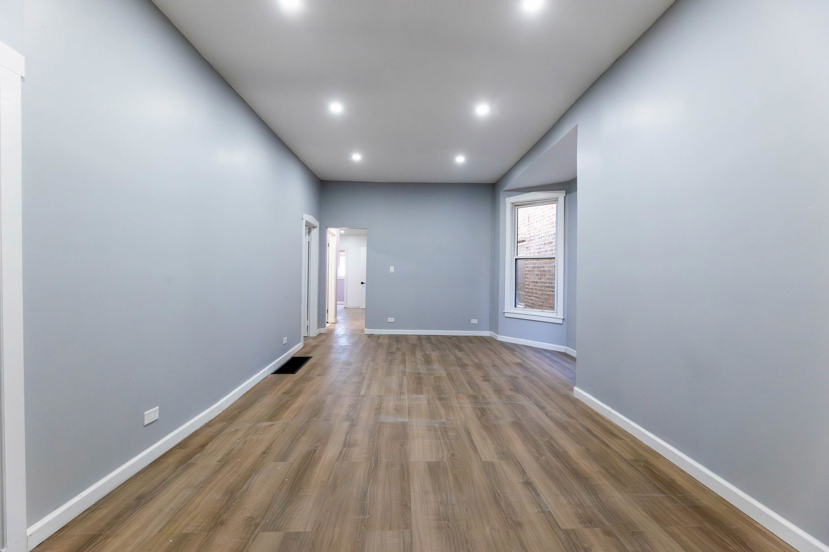 5527 S loomis Boulevard