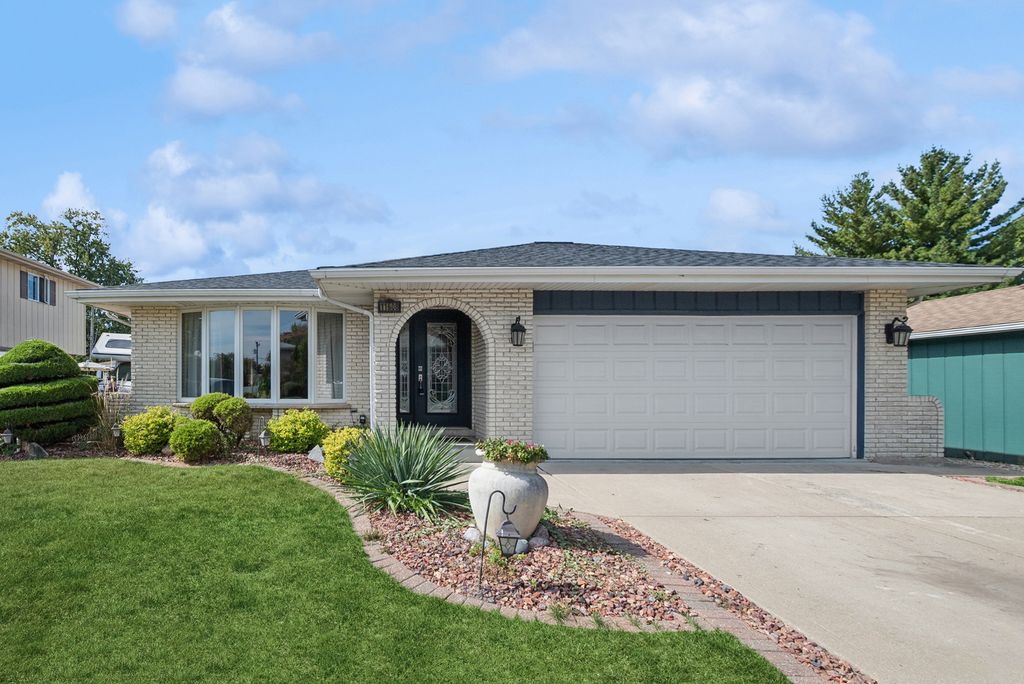 Photo for 11608 S Leamington Avenue, Alsip, IL 60803 (MLS # 12486067)