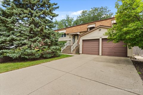 Photo of 140 Springhill Drive, Bolingbrook, IL 60440 (MLS # 12455481)