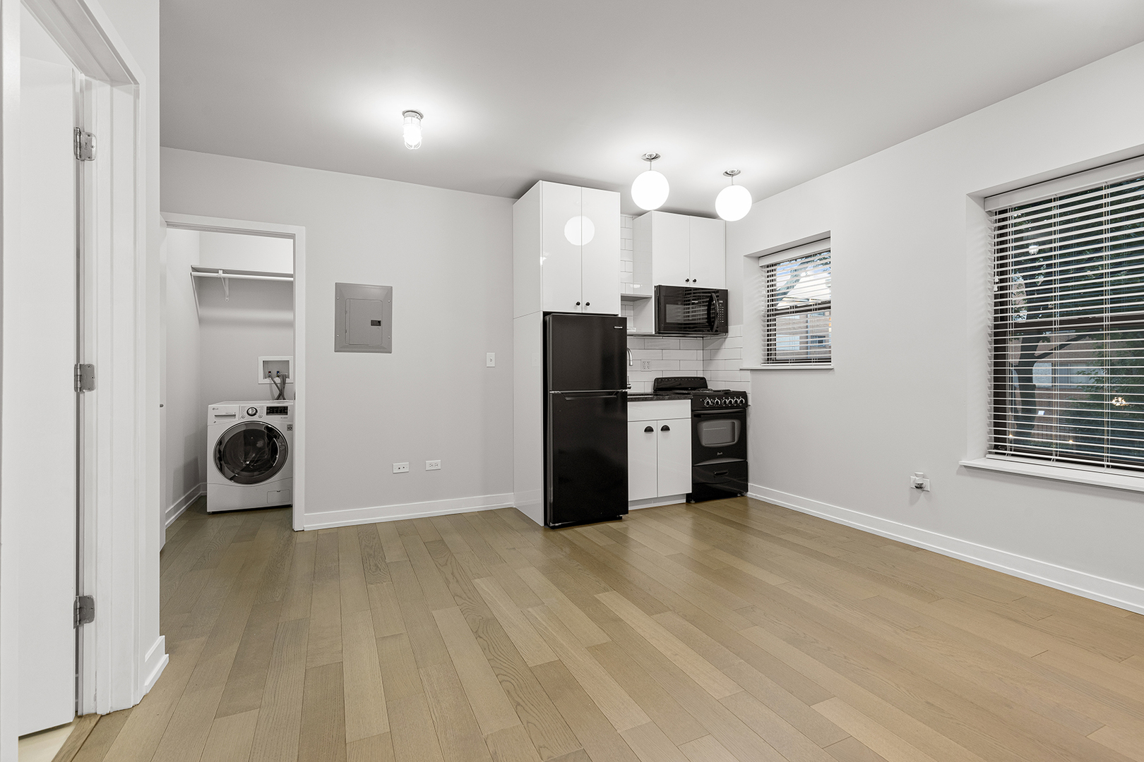 6019 N Winthrop Avenue 414