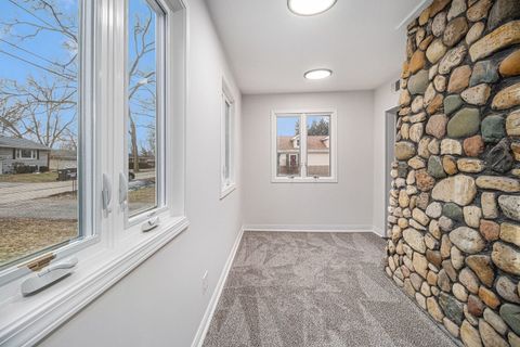 Tiny photo for 1104 Hillcrest Avenue, Fox River Grove, IL 60021 (MLS # 12546517)