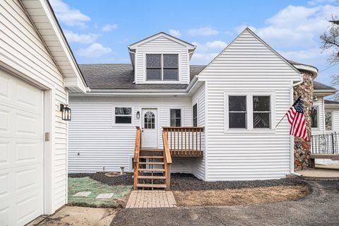 Tiny photo for 1104 Hillcrest Avenue, Fox River Grove, IL 60021 (MLS # 12546517)