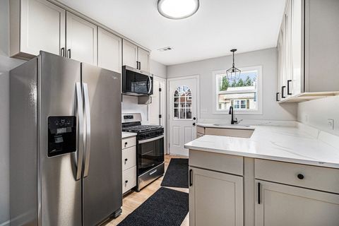 Tiny photo for 1104 Hillcrest Avenue, Fox River Grove, IL 60021 (MLS # 12546517)