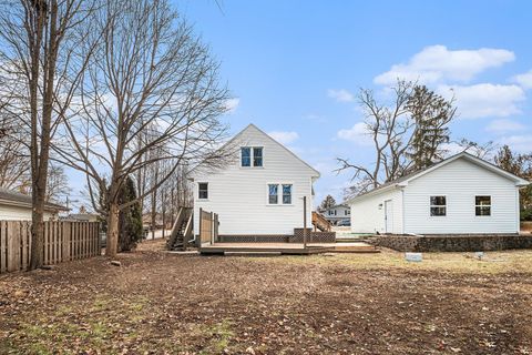 Tiny photo for 1104 Hillcrest Avenue, Fox River Grove, IL 60021 (MLS # 12546517)