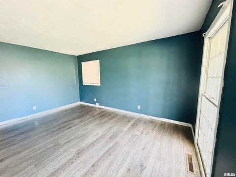 Tiny photo for 111 N TOWER Road, Carbondale, IL 62901 (MLS # EB460206)