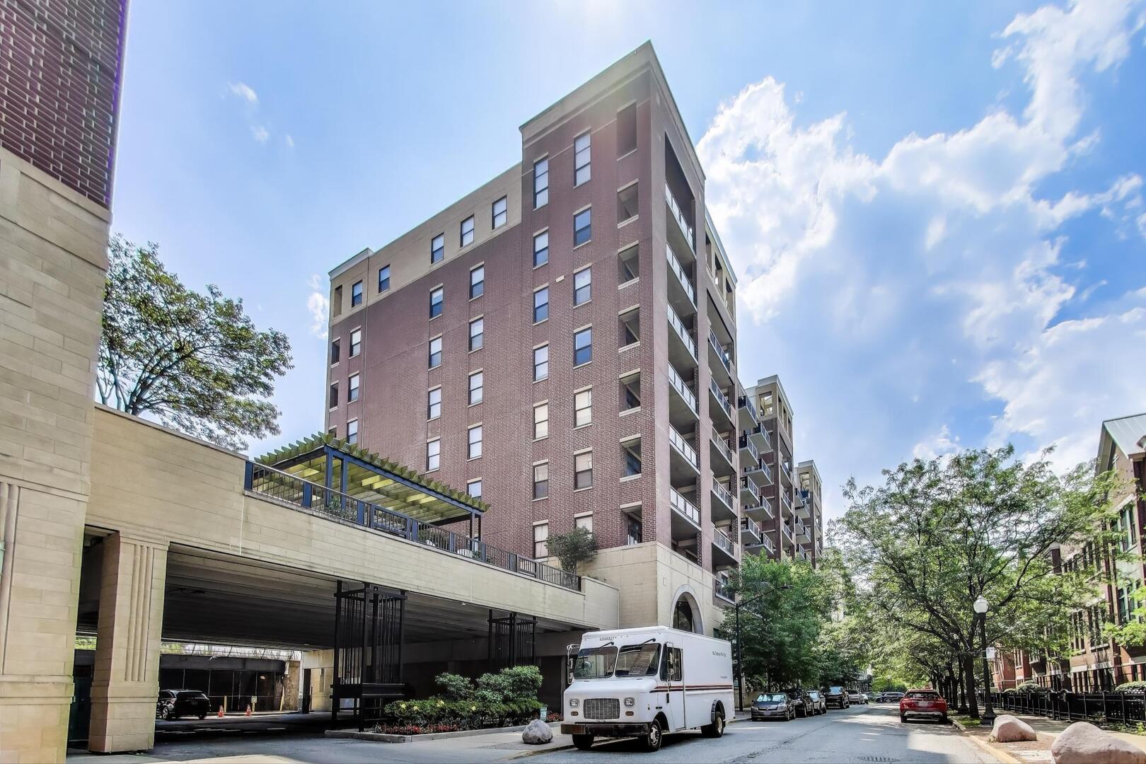 833 W 15th Place 606