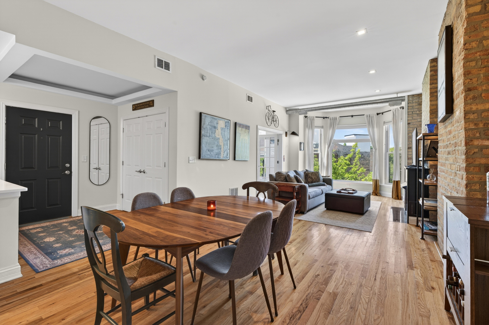 1245 W George Street 301