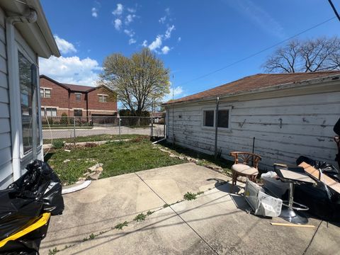 Tiny photo for 8901 S East End Avenue, Chicago, IL 60617 (MLS # 12617743)