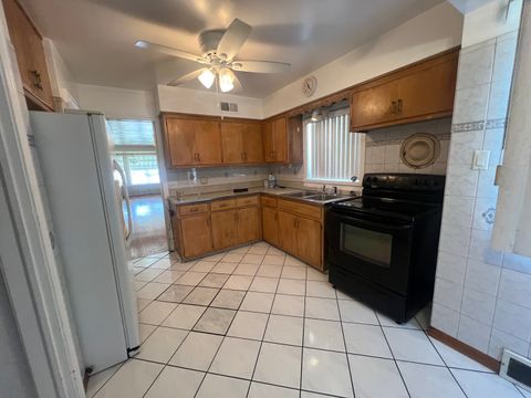 Tiny photo for 8901 S East End Avenue, Chicago, IL 60617 (MLS # 12617743)