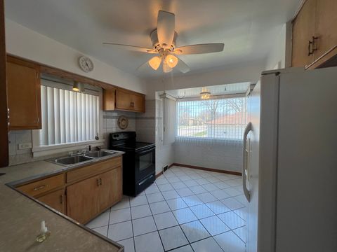 Tiny photo for 8901 S East End Avenue, Chicago, IL 60617 (MLS # 12617743)