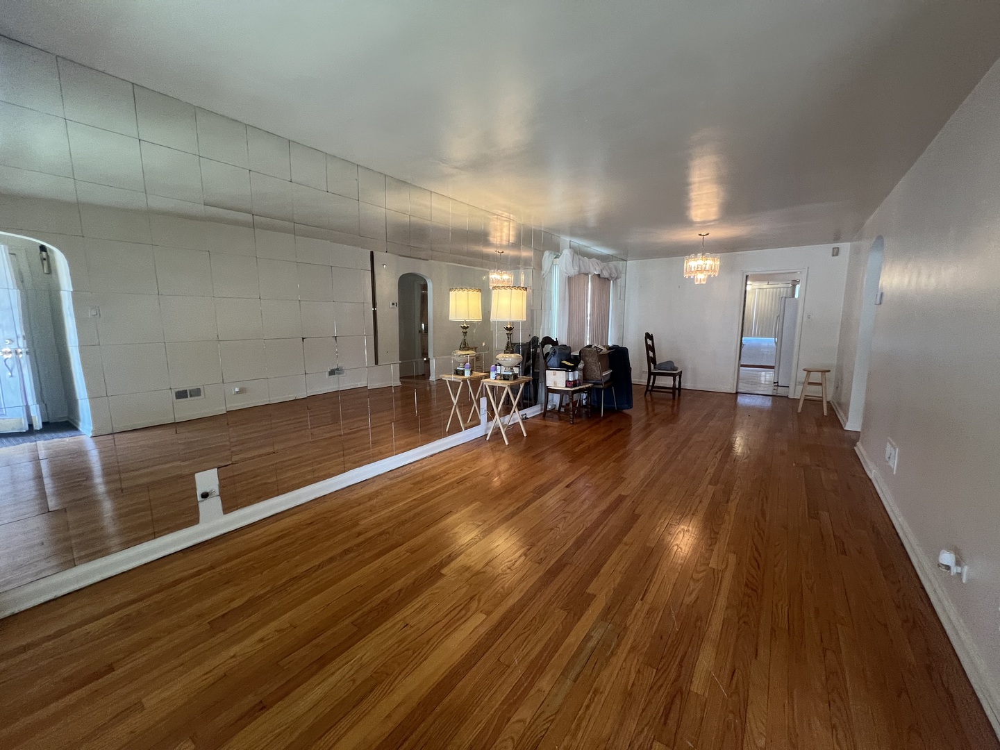 8901 S East End Avenue