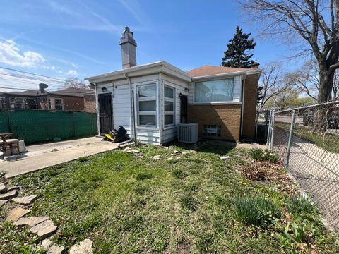Tiny photo for 8901 S East End Avenue, Chicago, IL 60617 (MLS # 12617743)